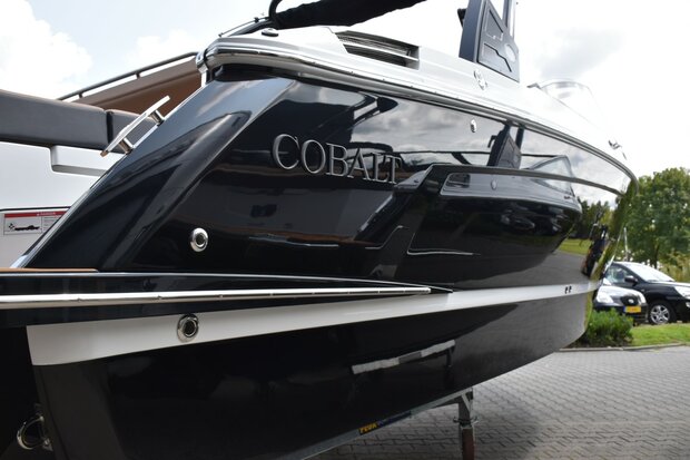 -Cobalt R6 bowrider 